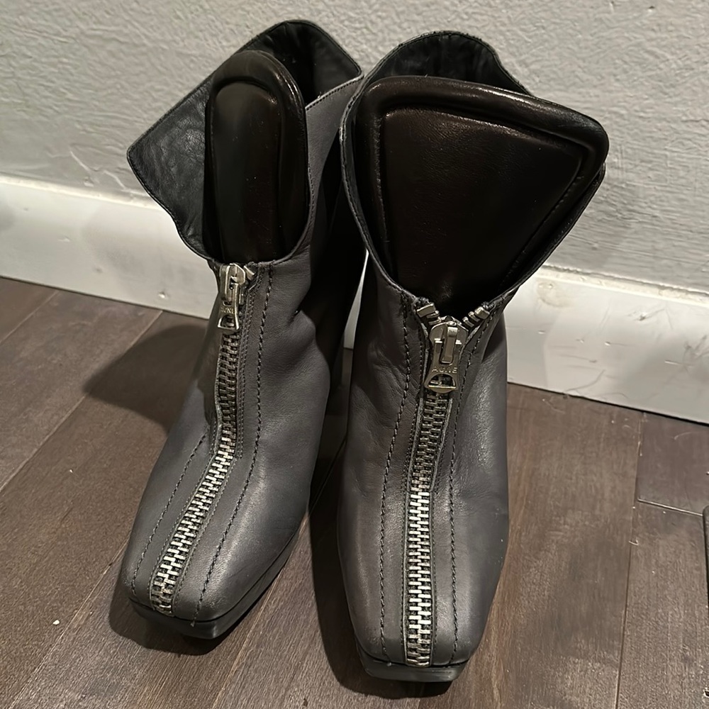 Acne Studios Gray heeled boots ankle zip leather